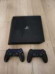 Playstation 4 PRO 1TB + 2 pady