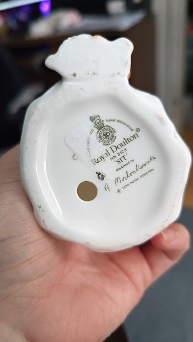 Royal doulton mała dama z psem