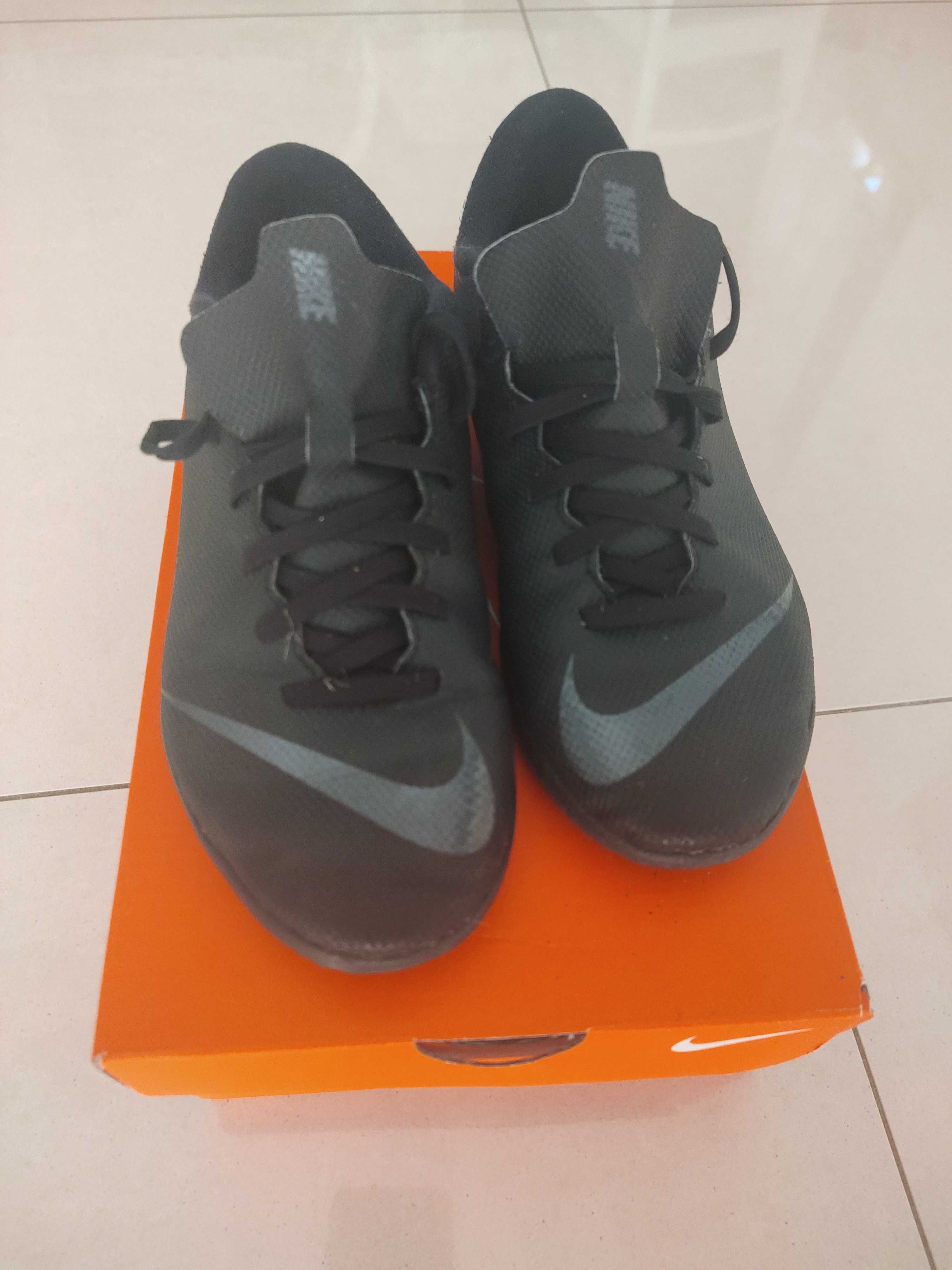 Halówki Nike 35,5