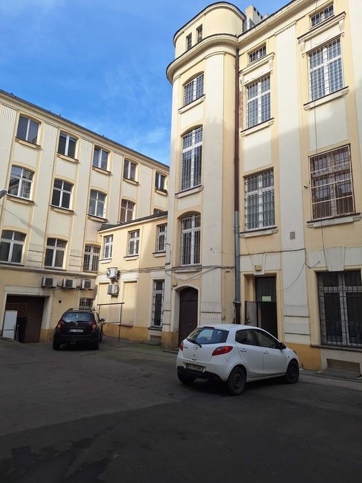 Miejsca postojowe na wynajem na dziedzińcu Piotrkowska 57 Łódź
