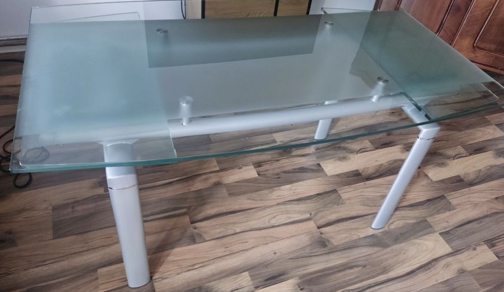 Stol szklany do salonu