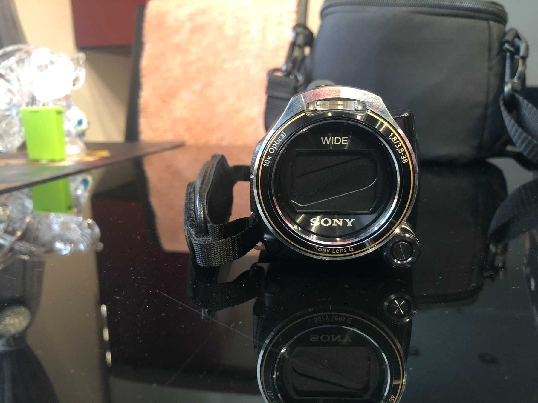 Видеокамера Sony HDR-CX560E