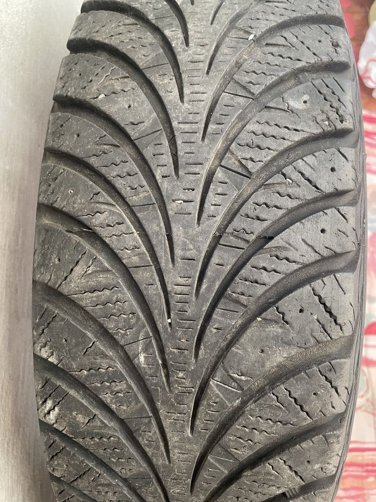 Зимова гума Goodyear зимняя резина  195/65R15