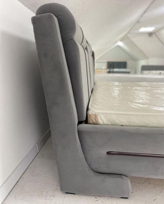 Ліжко двохспальне з матрацом і підйомним механізмом у велюрі