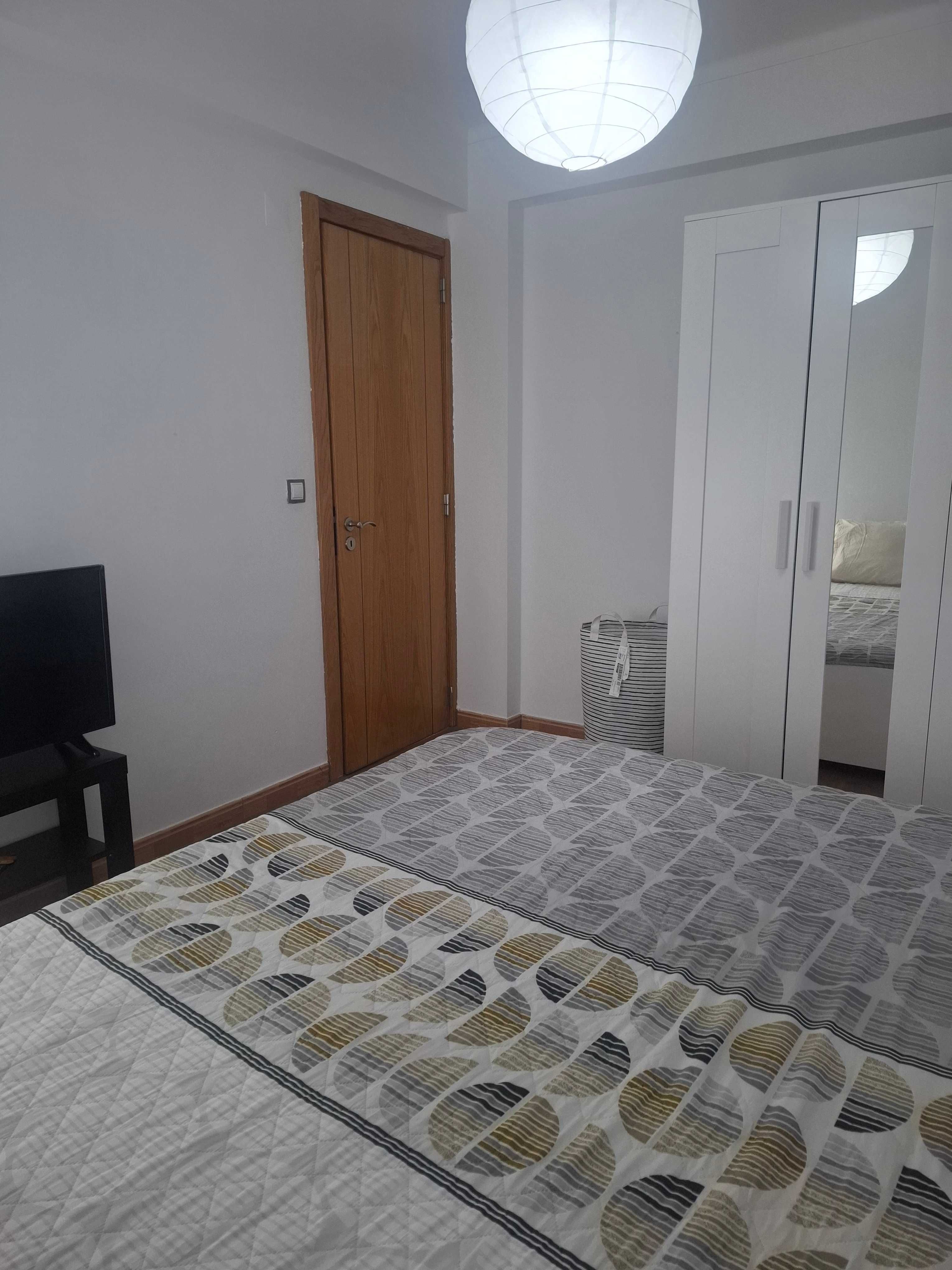 Quarto para arrendar em Queluz (Pendão) – 450€/mês + 1 caução