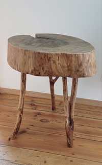 Unikat, ręcznie robiony stolik z drewna świerkowego