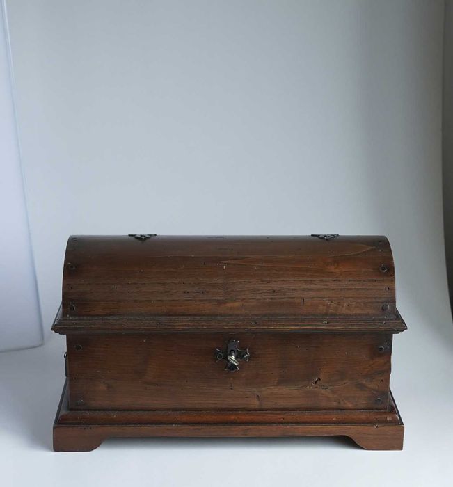 Pequenas peças decorativas em madeira