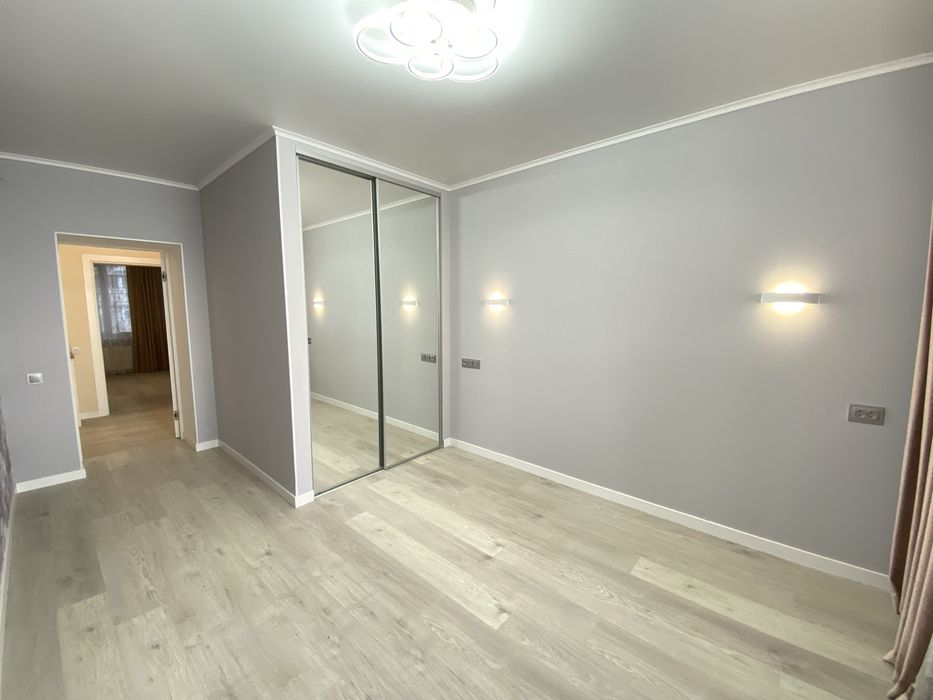 Продам в новобудові 4к квартиру з ремонтом, ЖК Лазурний на Намиві