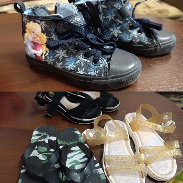 Віддам безкоштовно речі на дівчинку та іграшки