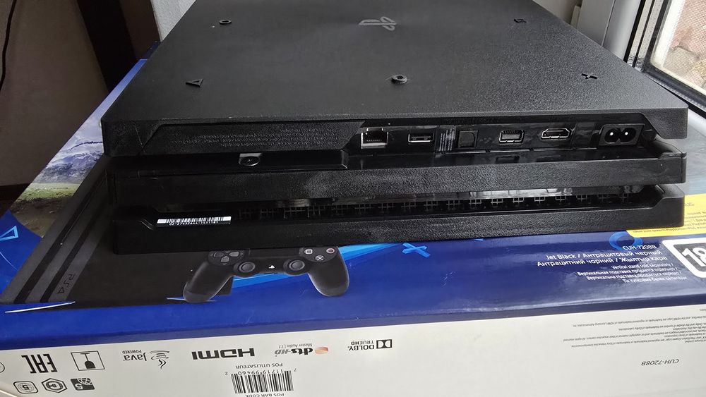 PS4 Pro 1TB + геймпад