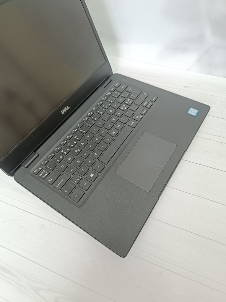 Ноутбук Dell Latitude 3400/i3-8145U/8 ГБ DDR4/256 GB/14.0 "HD