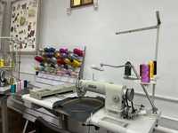 Швейна машина з вишивальною приставкою