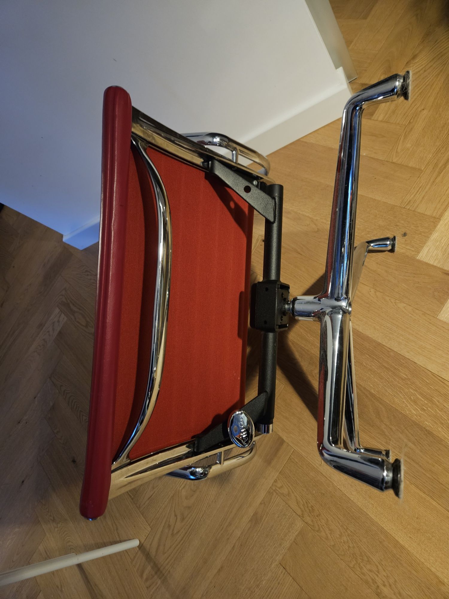 Vitra Aluminium Chair EA 124 Charles & Ray Eames Oryginalny