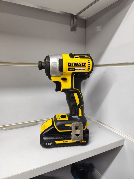 DeWal DCF 887 безщітковий акумуляторний імпакт Деволт оригінал