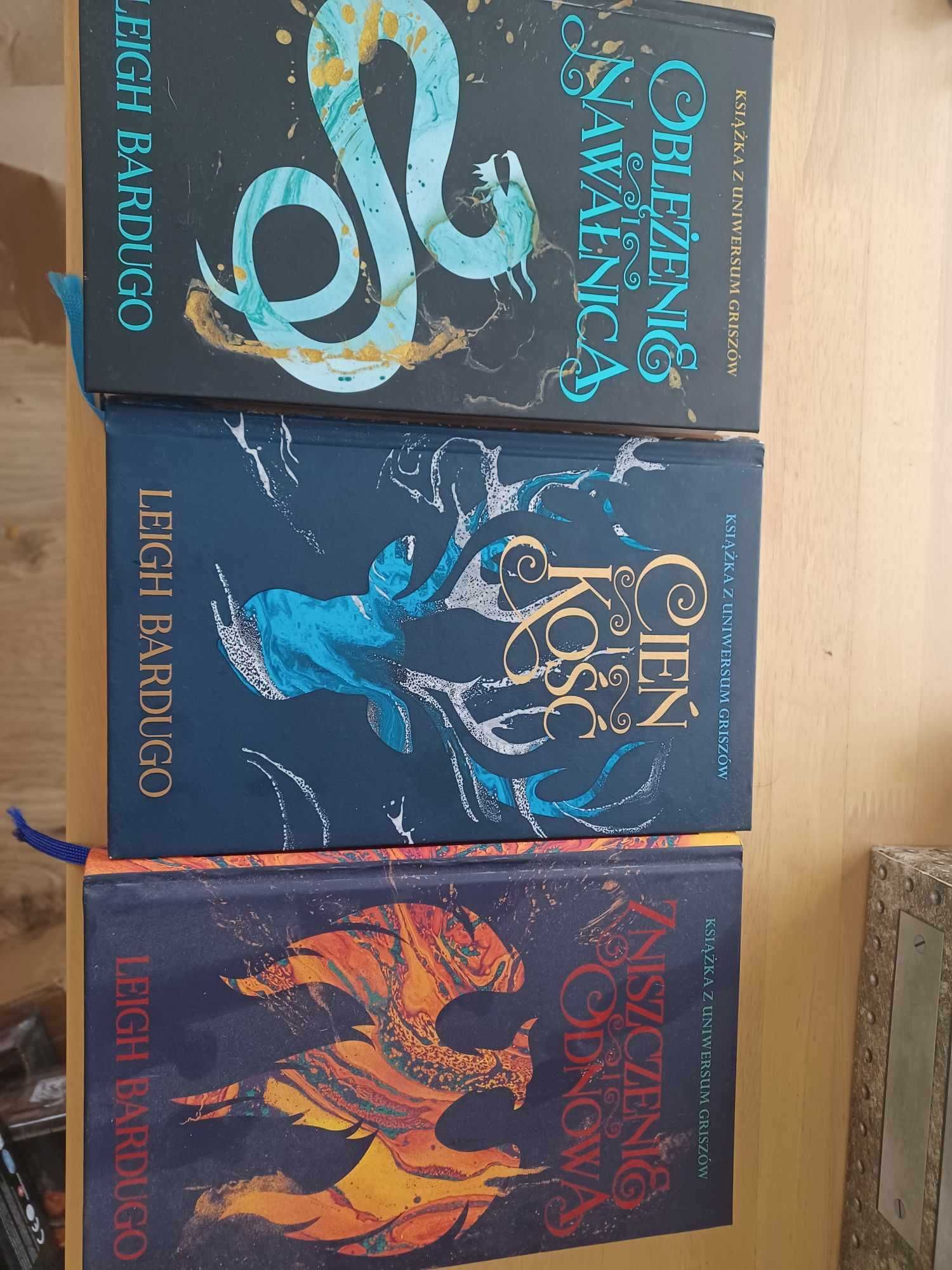 Pakiet Trylogia Grisza. Tomy 1-3: Cień i kość...Autor: Leigh Bardugo