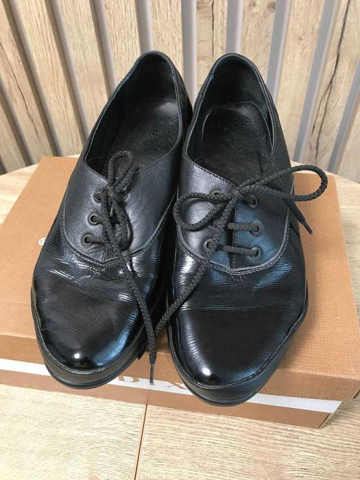 Туфли женские чёрные лаковые кожаные танкетка MIDA размер 41 бу