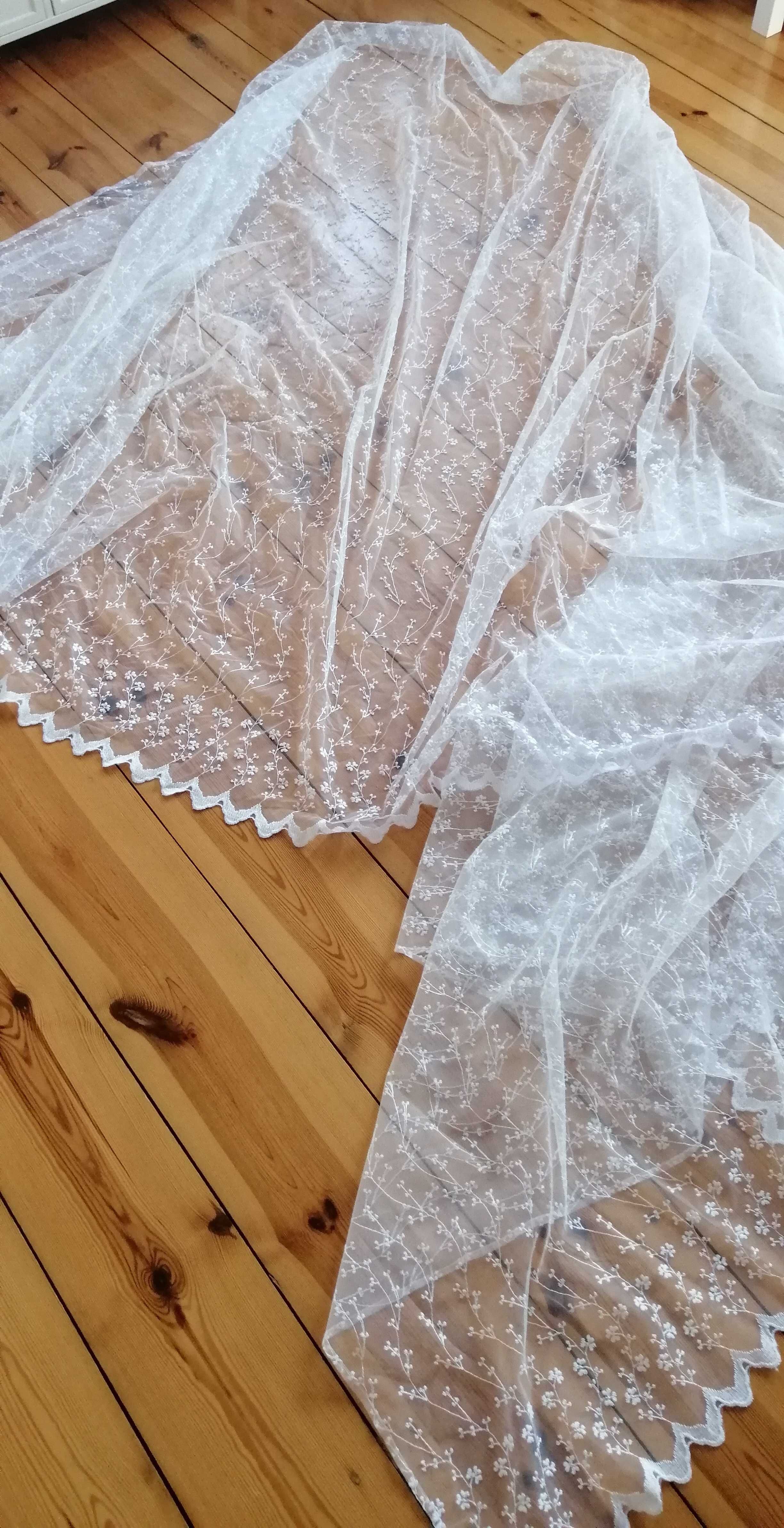 2 duże białe firany 575x235 i 485x235 zestaw firanek w liście kwiaty