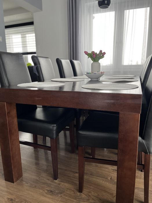 Stół do jadalni + 8 krzeseł.