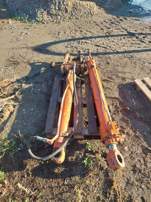 Siłownik hydrauliczny łamania ramienia Łyżki hitachi zx 180 lc