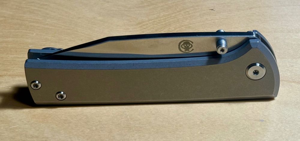 Nóż Jufule wzór Chaves Knives Scapegout M390 Titanium Drop Point