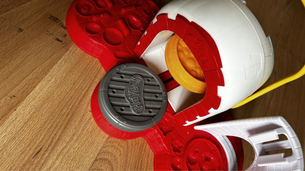 zestaw do zabawy z ciasteliny Play Doh cukiernica pizza