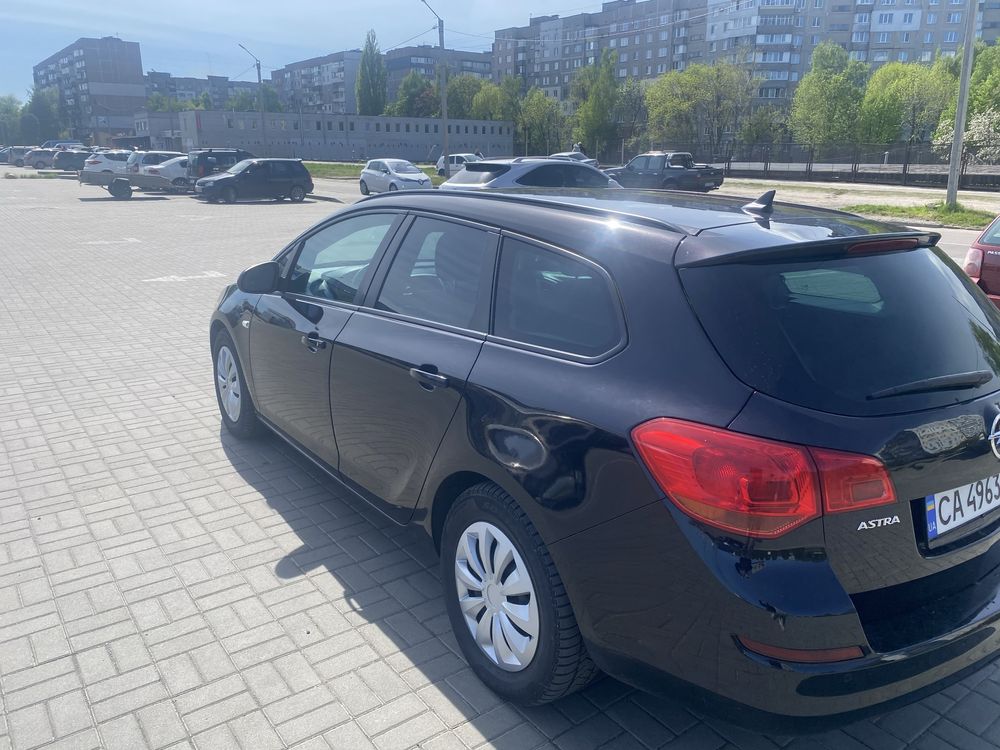 Opel astra j 2011 року