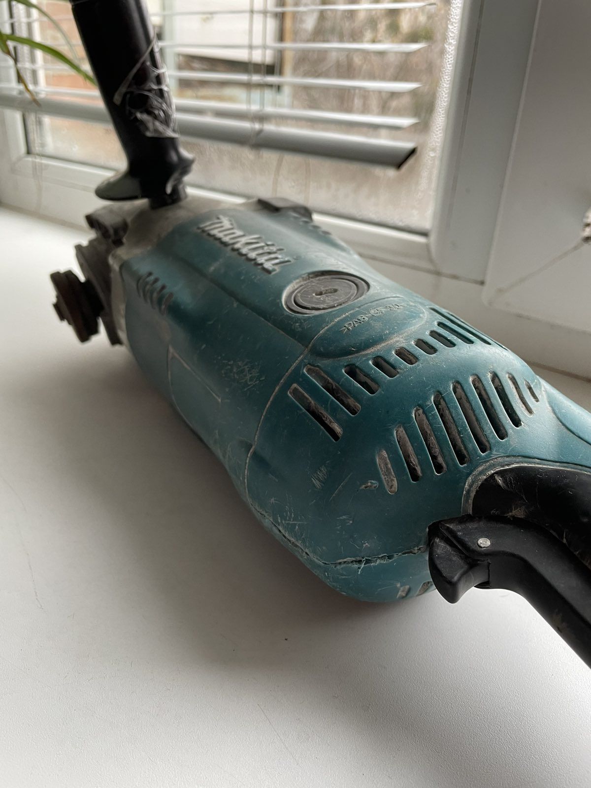 Продам Makita 230