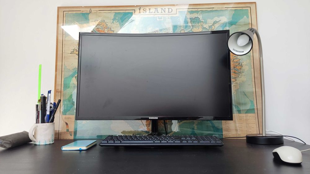 HP z820 Workstation z monitorem Samsung, stan idealny.