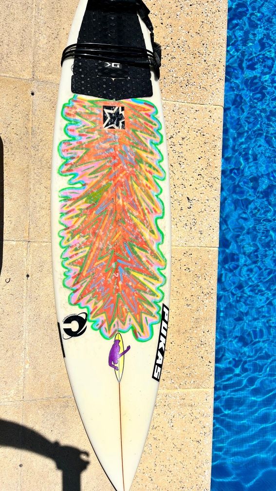 Prancha surf pukas 6'6 + leash + quilhas + saco