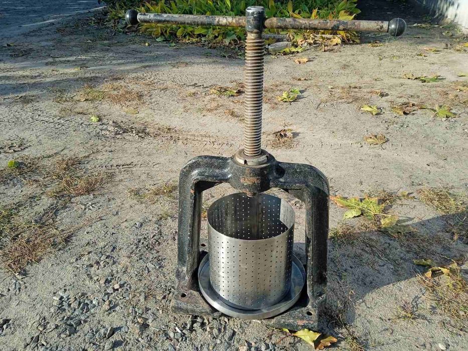 Хозяйственнй прес для отжима сока 6 л СССР