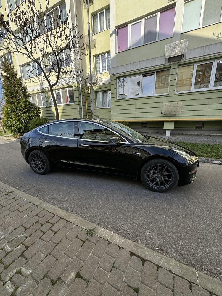 Продам Tesla Model 3 2019