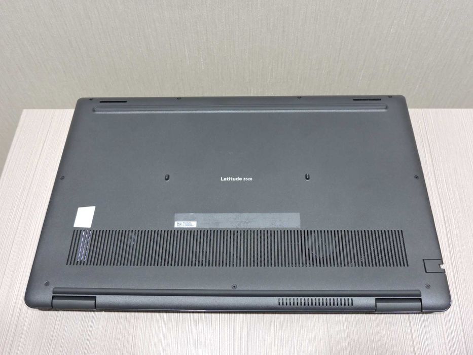 Dell Latitude 3520/15,6” Full HD/i5 1135G7/16GB/SSD 256/Iris XE