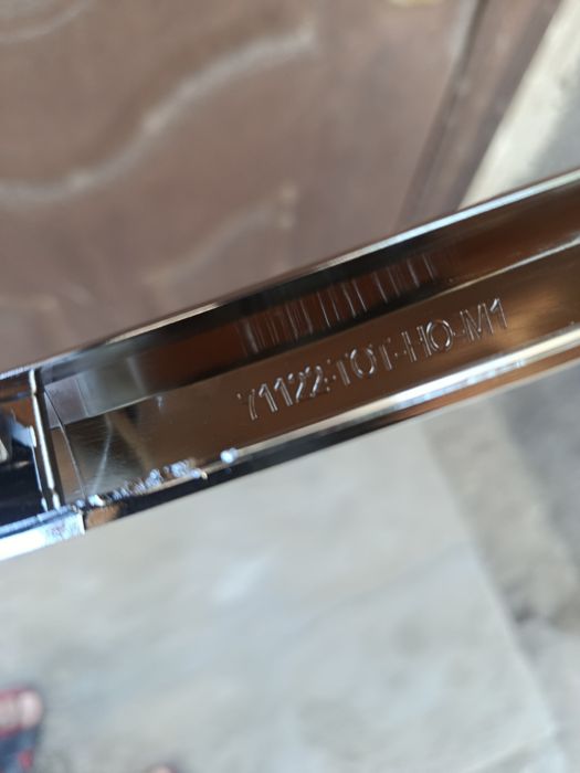 Молдинг решетки радиатора Хонда cr v4