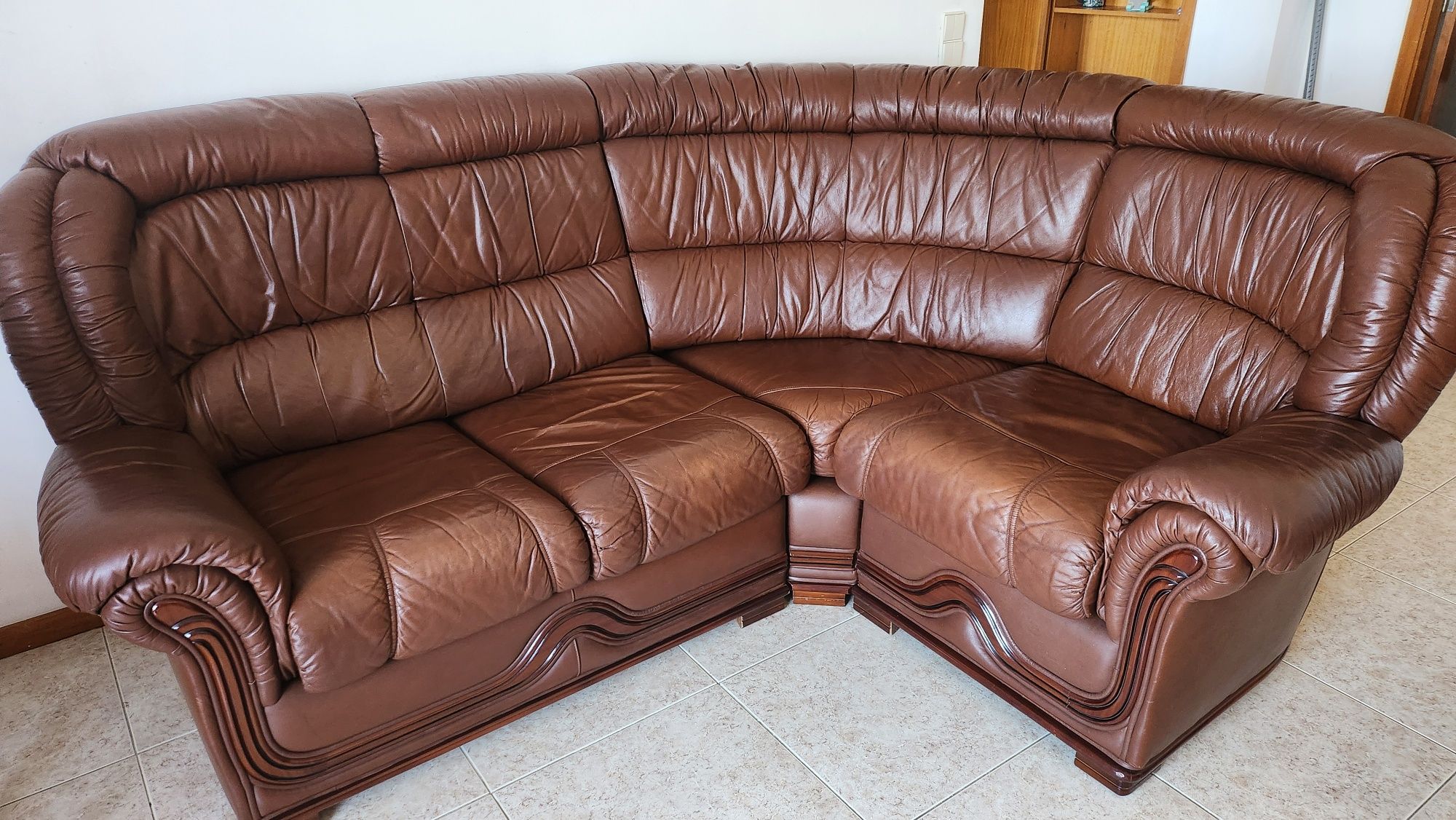 Sofá Pele Castanho Cama