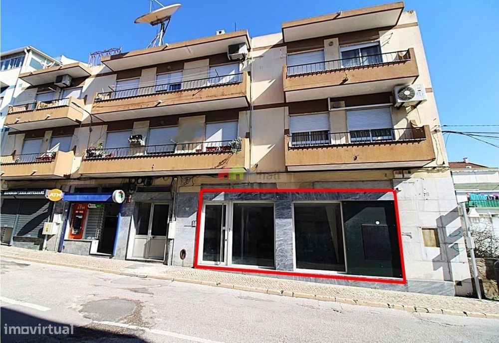 Loja de 176,59m2 no Centro da Baixa da Banheira - Moita