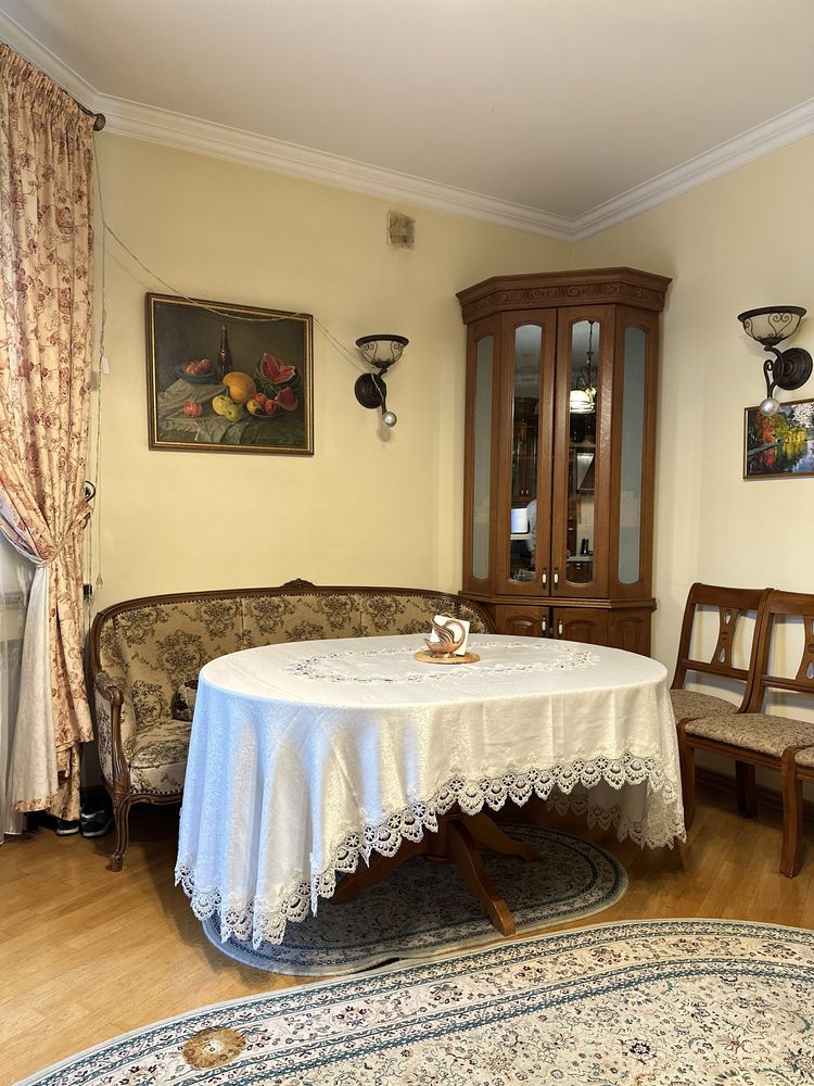 Здається будинок біля кварцу