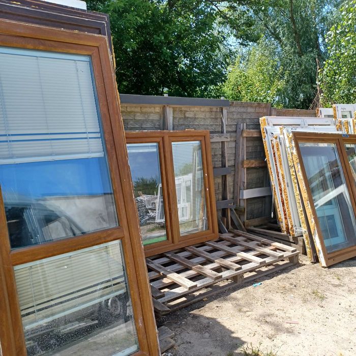 Okna używane i balkony, różne wymiary, wiele złoty dąb