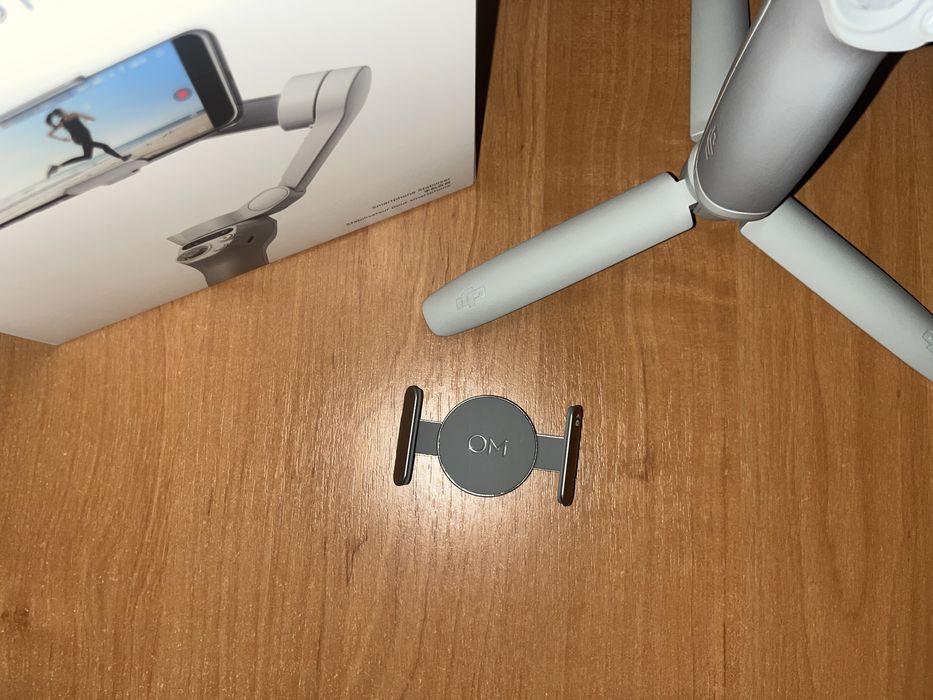 Ручний стабілізатор для відеозйомки DJI Osmo Mobile SE