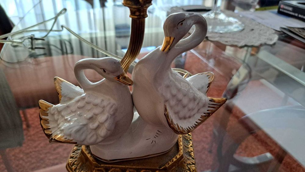 Candeeiros iguais 1 de teto e outro mesinha de cabeceira