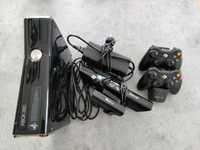 Xbox 360, dwa pady z ładowarką, kinect, pełne okablowanie