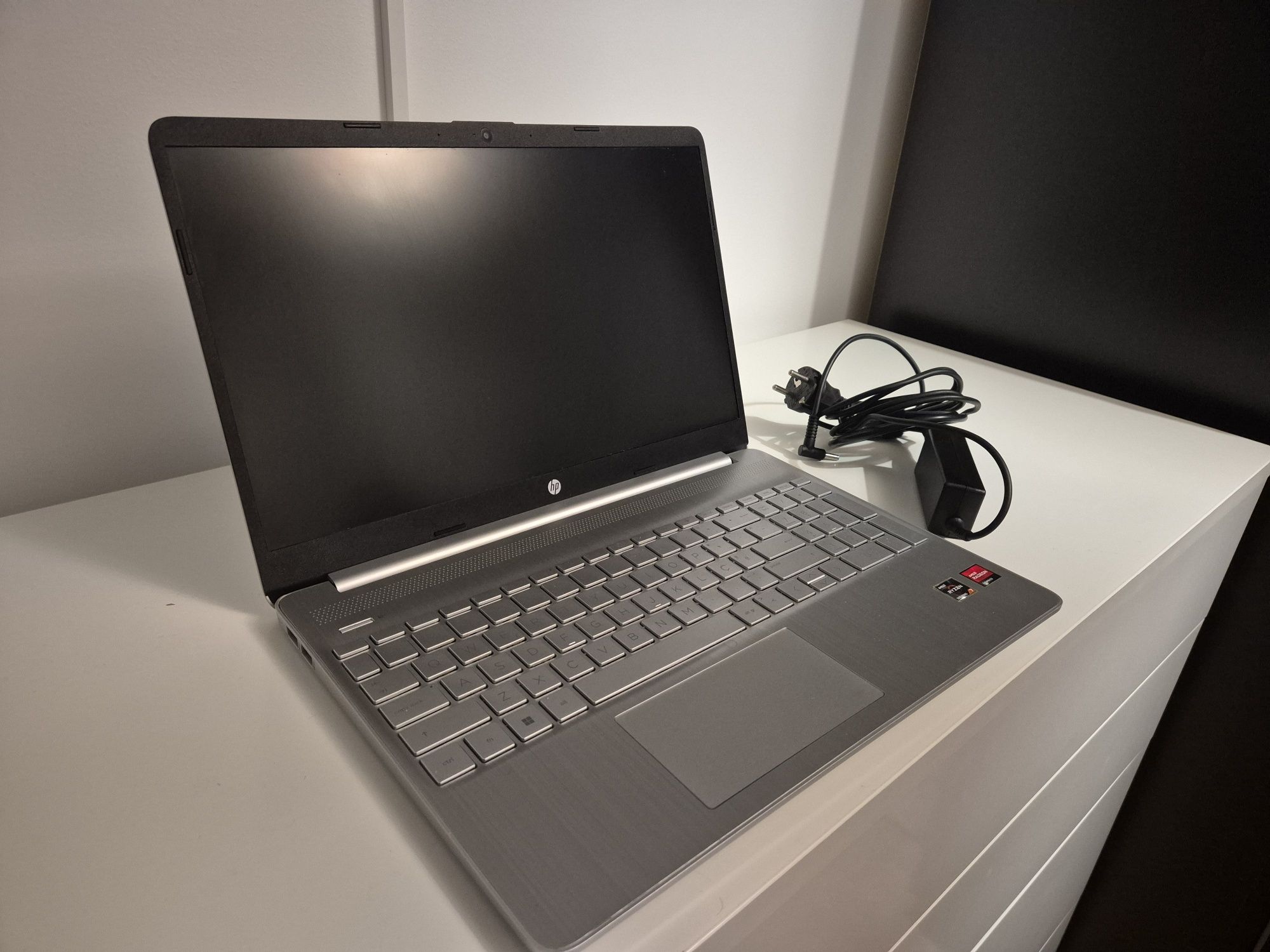 Portátil HP 15S 15.6'' - AMD Ryzen 7 5700;- RAM: 16 GB SSD:512GB
