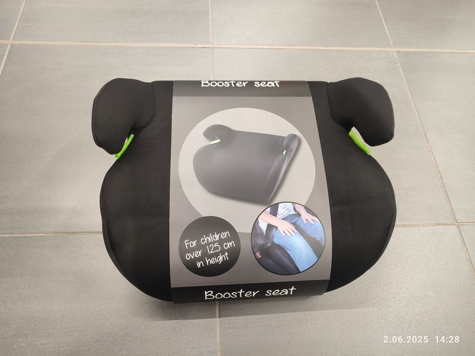 Nowa czarna podkładka do samochodu dla dziecka