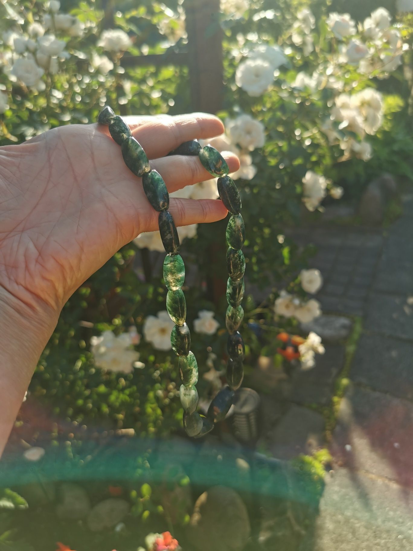 Charytatywnie dla zwierząt: 9 eleganckich naszyjników, biżuteria PRL