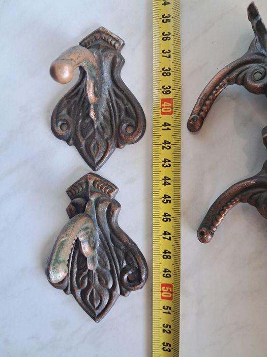 Металеві настінні гачки