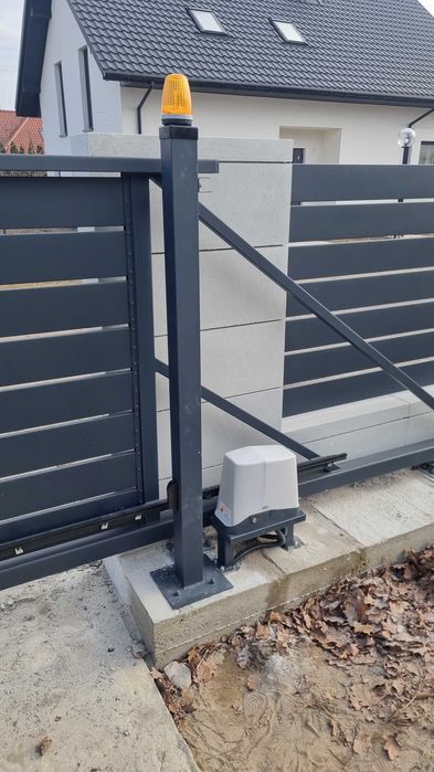 NAPĘDY DO BRAM | Bramy garażowe | Monitoring | Alarmy | Domofony