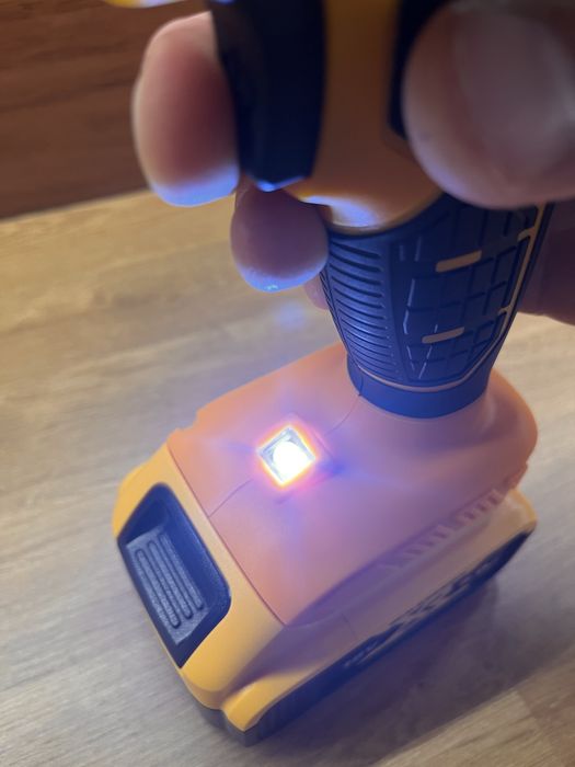 Промисловий фен для акумуляторів Dewalt 18/20v