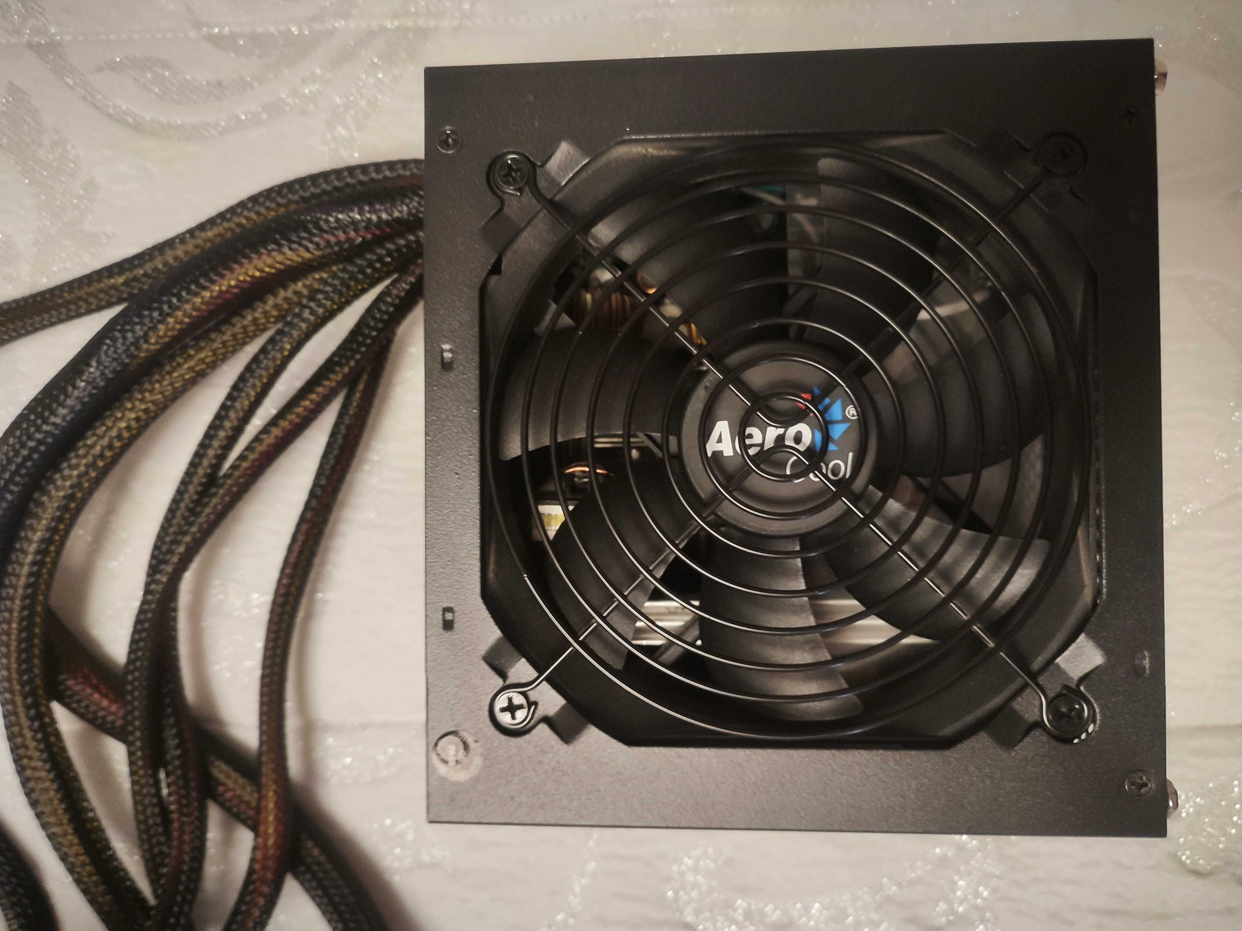 Fonte de alimentação KCAS-700W 80 Plus Bronze