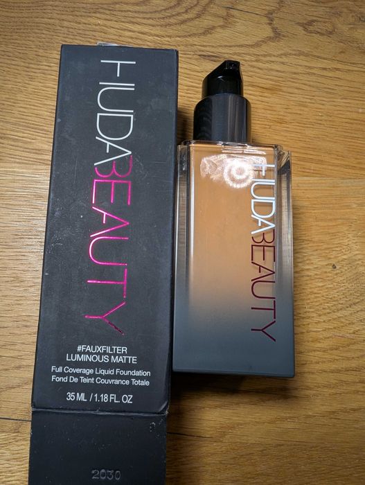 Podkład matujący - HUDA BEAUTY #fauxfilter matte, 410G Brown Sugar