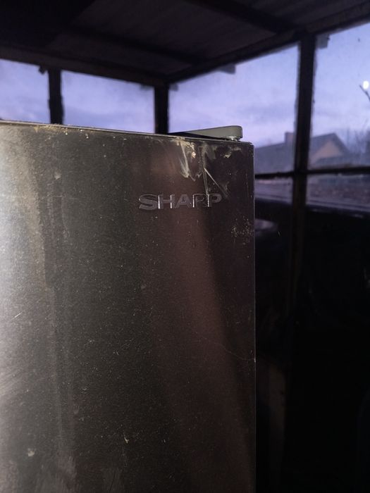Lodówka Sharp używana do naprawy