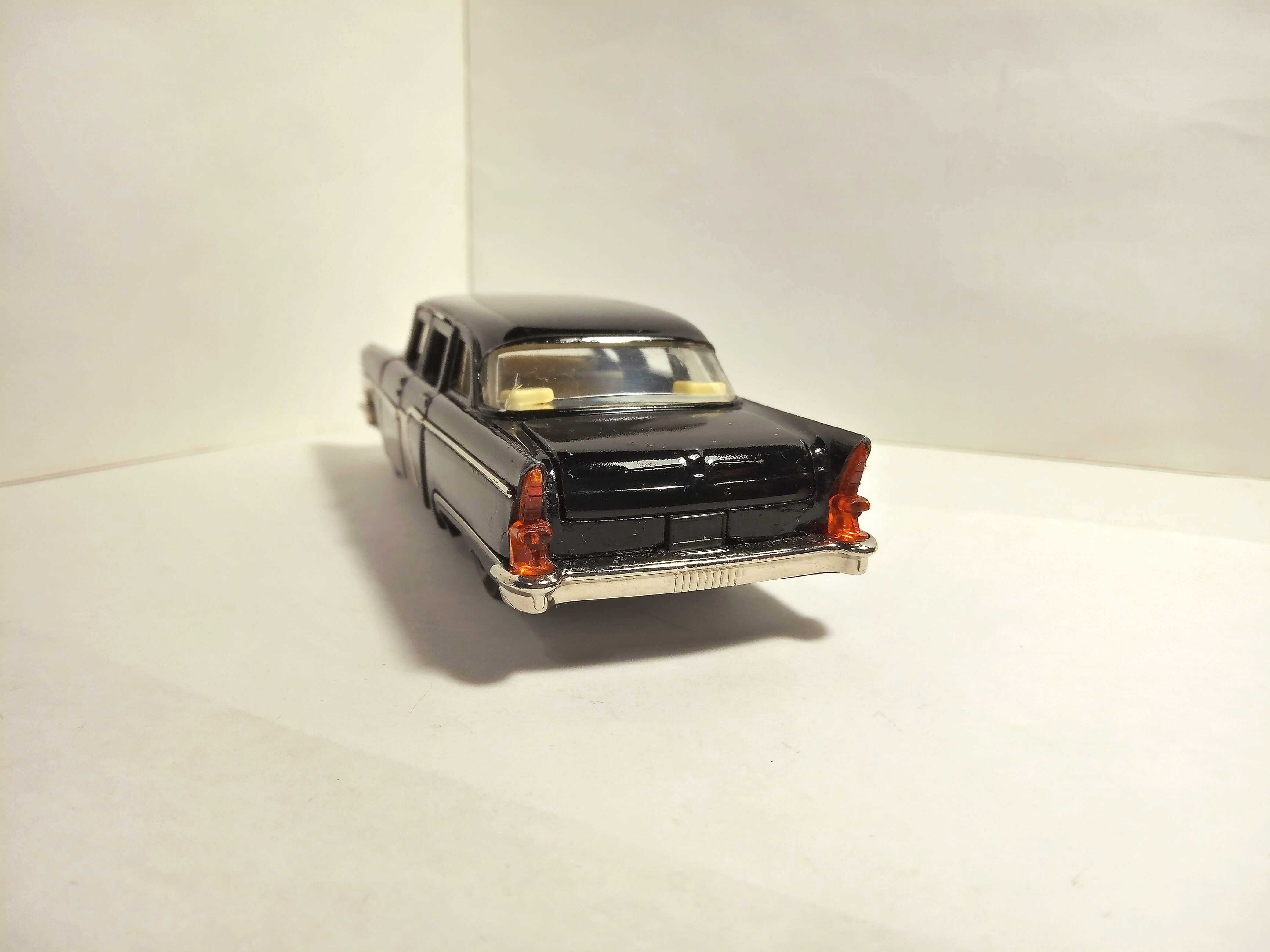 Модель автомобілю Чайка ГАЗ-13 А15. Зроблено в СРСР. Масштаб 1:43.